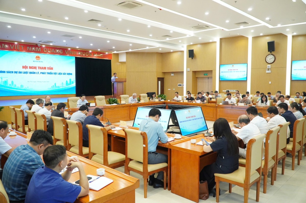 Hội nghị Tham vấn chính sách dự án Luật Quản lý, phát triển vật liệu xây dựng. Ảnh: Bộ Xây dựng