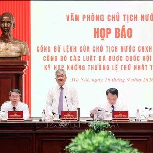 Phó Chủ nhiệm Văn phòng Chủ tịch nước Cấn Đình Tài phát biểu tại buổi họp báo. Ảnh: An Đăng/TTXVN