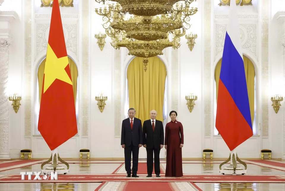 Tổng thống Liên bang Nga Vladimir Putin đón Tổng Bí thư, Chủ tịch nước Tô Lâm và Phu nhân - Ảnh: TTXVN