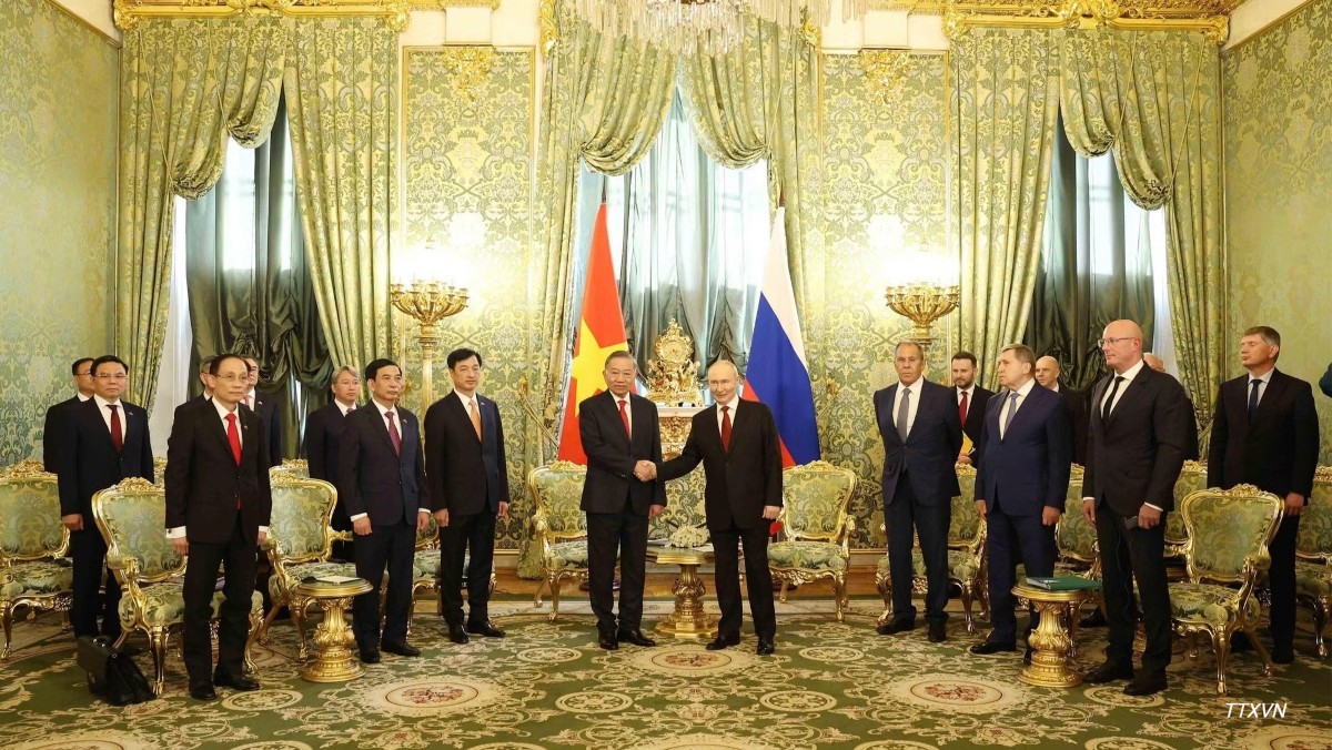 Tổng Bí thư, Chủ tịch nước Tô Lâm và Tổng thống Nga Vladimir Putin chụp ảnh lưu niệm. Ảnh: Thống Nhất – TTXVN
