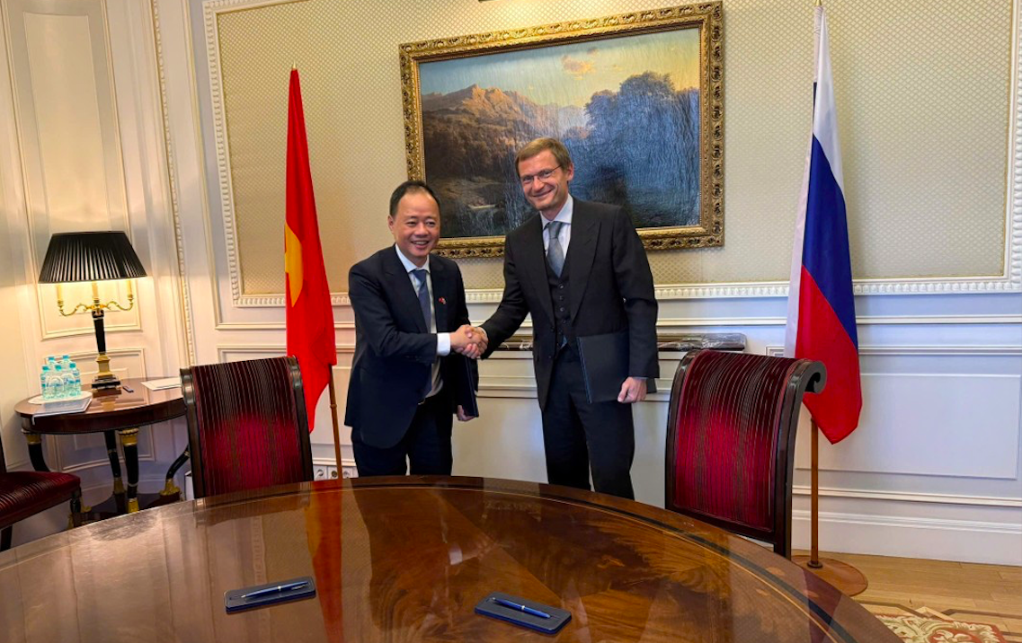 Chủ tịch Viện Hàn lâm Khoa học và Công nghệ Việt Nam Trần Hồng Thái và ông Artem Zasoursky, Phó Chủ tịch phụ trách đối ngoại, Công ty Cổ phần đại chúng AFK Sistema - Ảnh: Viện Hàn lâm Khoa học và Công nghệ Việt Nam.