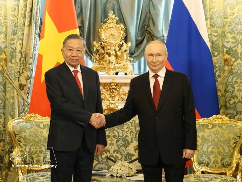 General Secretary, President To Lam holds talks with President Vladimir Putin