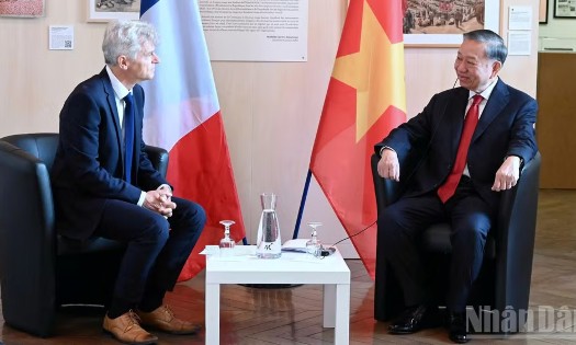Tổng Bí thư, Chủ tịch nước Tô Lâm gặp Bí thư toàn quốc Đảng Cộng sản Pháp Fabien Roussel. Ảnh: Trug Hưng - Nhân Dân