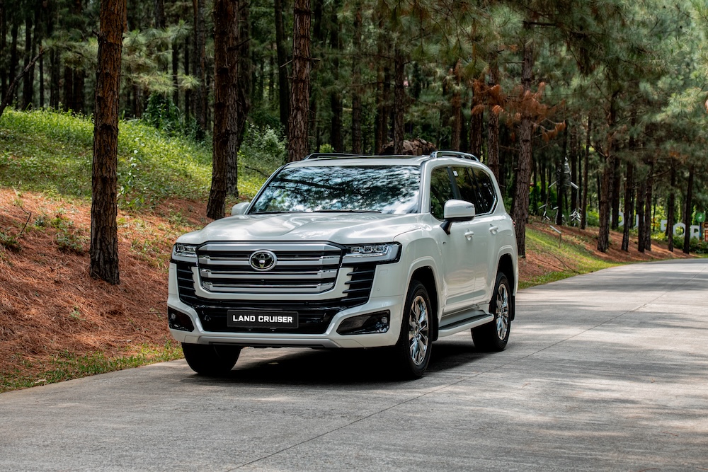 Toyota Việt Nam chính thức ra mắt phiên bản Land Cruiser 300 HEV, phủ sóng công nghệ Hybrid lên phân khúc SUV xa xỉ