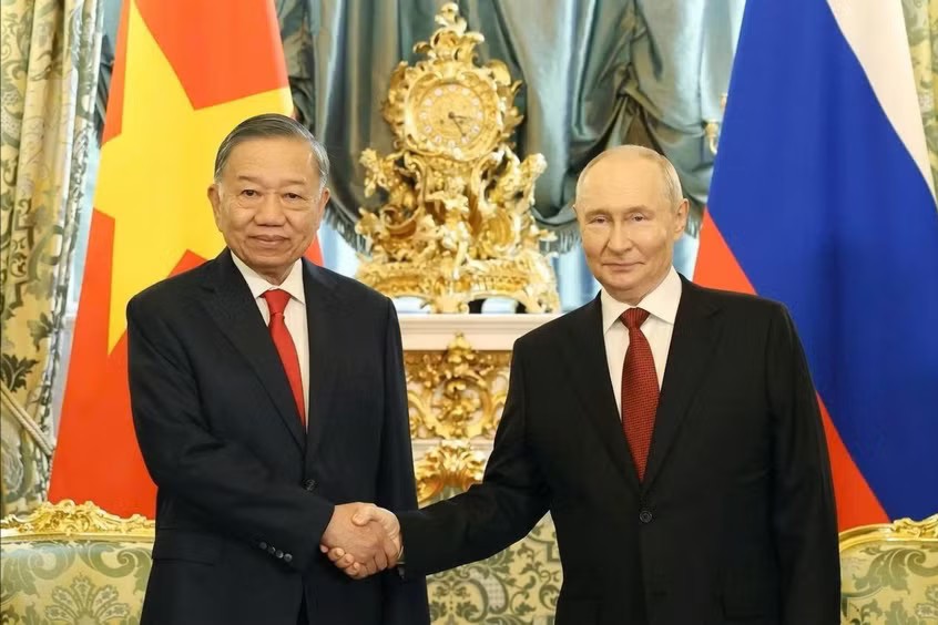 Tổng Bí thư, Chủ tịch nước Tô Lâm gặp hẹp Tổng thống Liên bang Nga Vladimir Putin (Ảnh: TTXVN).