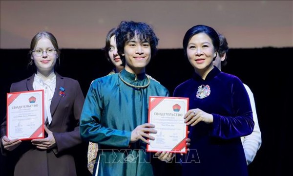 Phu nhân Tổng Bí thư, Chủ tịch nước Tô Lâm thăm ngôi trường có nhiều học sinh Việt Nam tại Nga