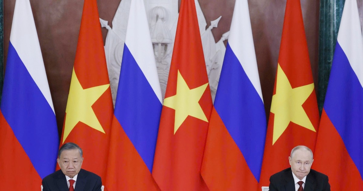 Tổng B&iacute; thư, Chủ tịch nước T&ocirc; L&acirc;m: Nước Nga...