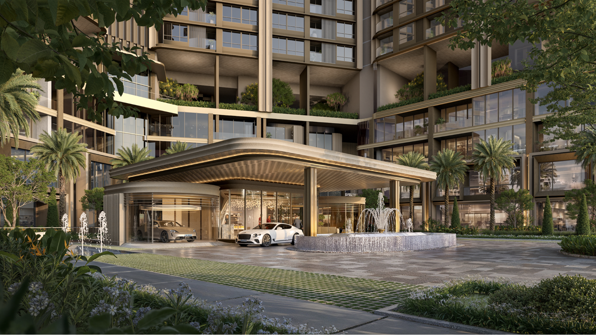 Sảnh đón Grand Arrival Court được thiết kế tinh tế với ánh sáng, cây xanh và mặt nước.