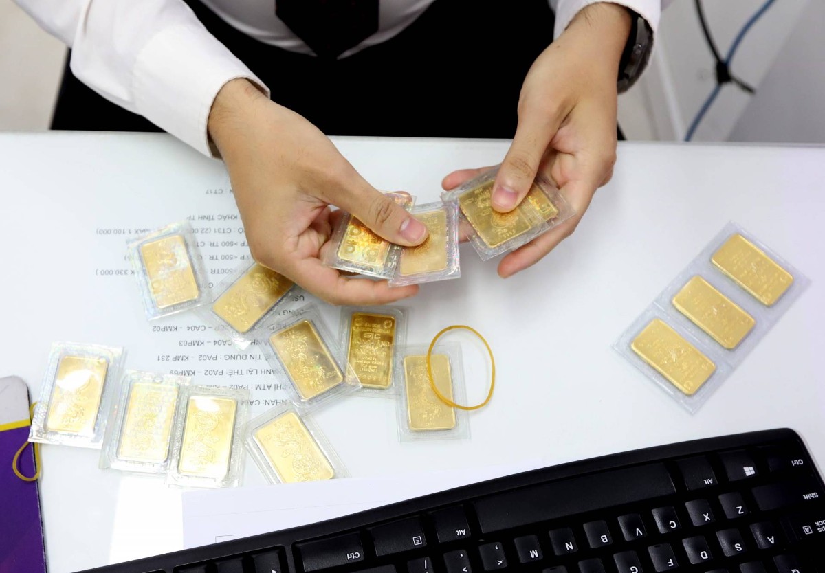 Kinh doanh ngoại tệ, kim loại quý, đá quý và tài sản mã hóa nằm trong các nhóm ngành, lĩnh vực có khách hàng tổ chức được yêu cầu thống kê riêng để phục vụ giám sát phòng, chống rửa tiền (Ảnh: Duy Linh).
