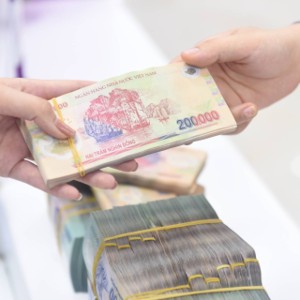 NHNN yêu cầu giảm lãi suất, siết kiểm soát rủi ro tín dụng và cảnh báo giảm hạn mức tín dụng với ngân hàng vi phạm. (Ảnh: PL)