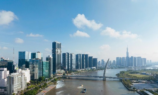 Giá dầu thế giới tăng kéo theo rủi ro lạm phát, tỷ giá và cản trở mục tiêu ổn định lãi suất để hỗ trợ tăng trưởng kinh tế của Việt Nam (Ảnh: PL).