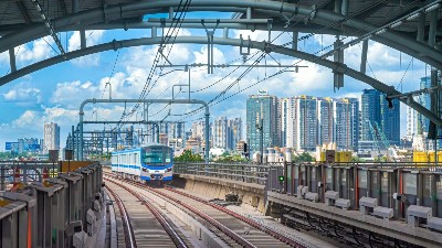 HCM City begins early land preparation for 255-km rail network