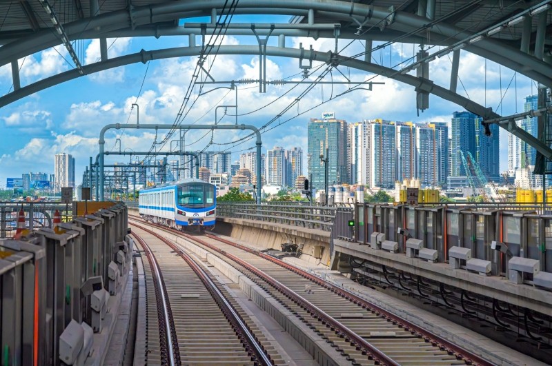 HCM City begins early land preparation for 255-km rail network