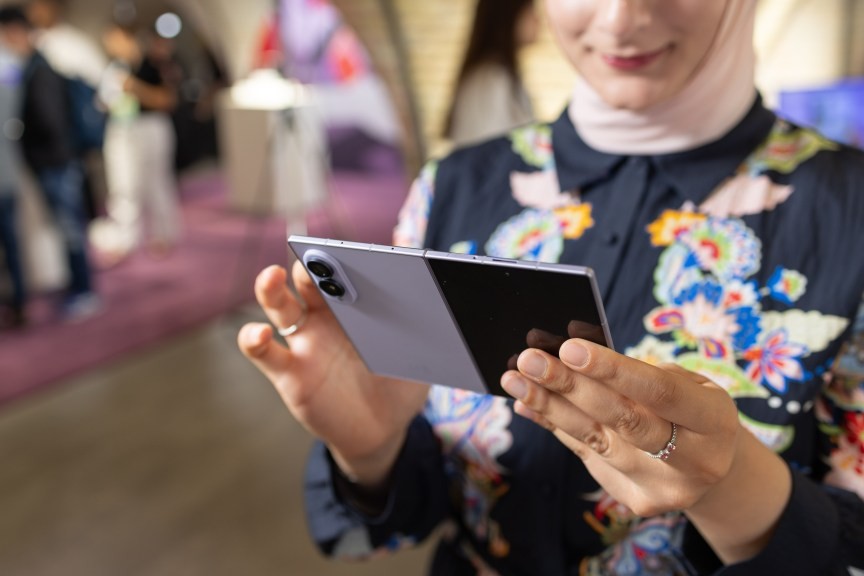 Galaxy Z Fold 8. Ảnh: Andrew Lanxon/CNET.