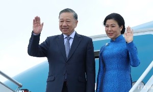 Tổng Bí thư, Chủ tịch nước Tô Lâm và Phu nhân rời thủ đô Paris, kết thúc tốt đẹp chuyến thăm chính thức Cộng hòa Pháp và dự Hội nghị Thượng đỉnh Không gian vũ trụ. Ảnh: Thống Nhất/TTXVN