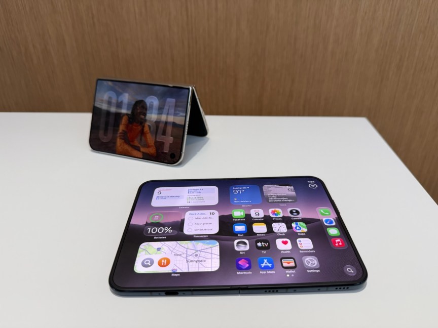 iPhone Duo. Ảnh minh hoạ: Abrar Al-Heeti/CNET.