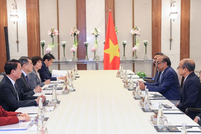 Thủ tướng Chính phủ Lê Minh Hưng tiếp Chủ tịch Tập đoàn GMR Grandhi Mallikarjuna Rao - Ảnh: chinhphu.vn/Nhật Bắc