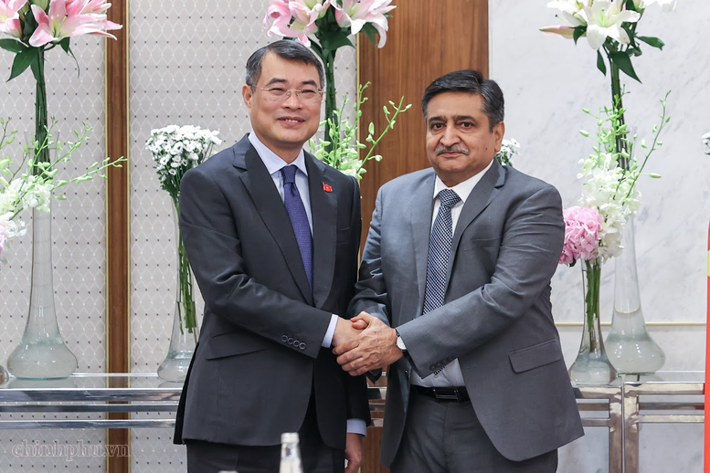 Thủ tướng Chính phủ Lê Minh Hưng tiếp ông Sanjay Dhawan, Phó Chủ tịch Tập đoàn ACME - Ảnh: chinhphu.vn/Nhật Bắc