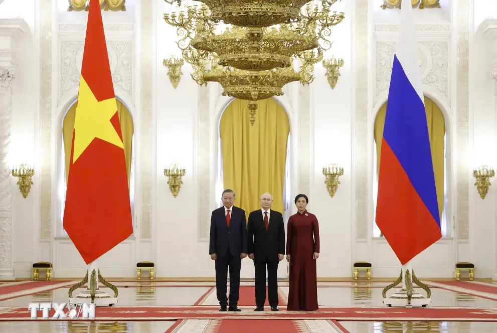 Tổng thống Nga Vladimir Putin chủ trì Lễ đón Tổng Bí thư, Chủ tịch nước Tô Lâm cùng Phu nhân và đoàn đại biểu cấp cao Việt Nam thăm cấp Nhà nước tới Liên bang Nga. Ảnh: TTXVN
