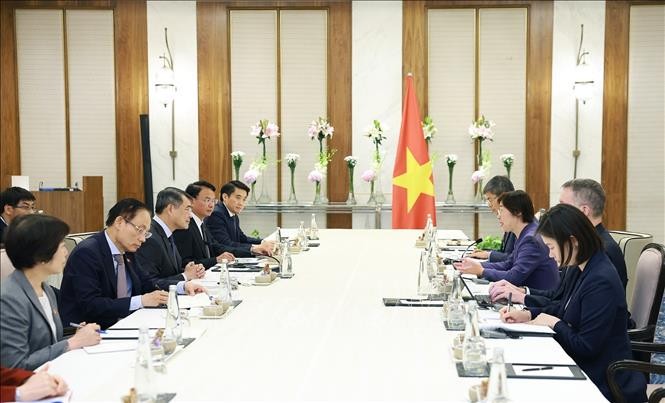 Chủ tịch Ngân hàng AIIB cam kết tiếp tục đồng hành cùng Việt Nam phát triển cơ sở hạ tầng bền vững. Ảnh: Dương Giang - TTXVN