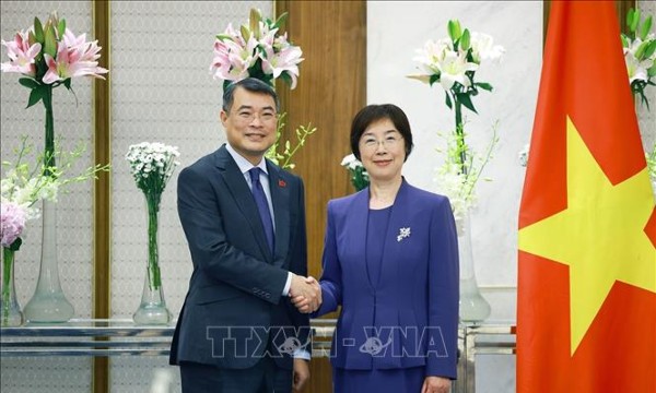 Thủ tướng đề nghị AIIB tăng hỗ trợ Việt Nam phát triển hạ tầng chiến lược, chuyển đổi xanh
