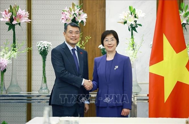 Thủ tướng Lê Minh Hưng tiếp bà Zou Jiayi, Chủ tịch Ngân hàng Đầu tư Cơ sở hạ tầng Châu Á (AIIB). Ảnh: Dương Giang – TTXVN