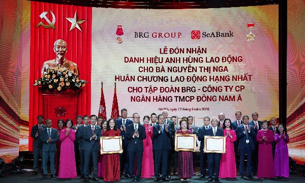 Ngân hàng SeABank đón nhận Huân chương Lao động hạng Nhất và Bằng khen của Bộ Công an