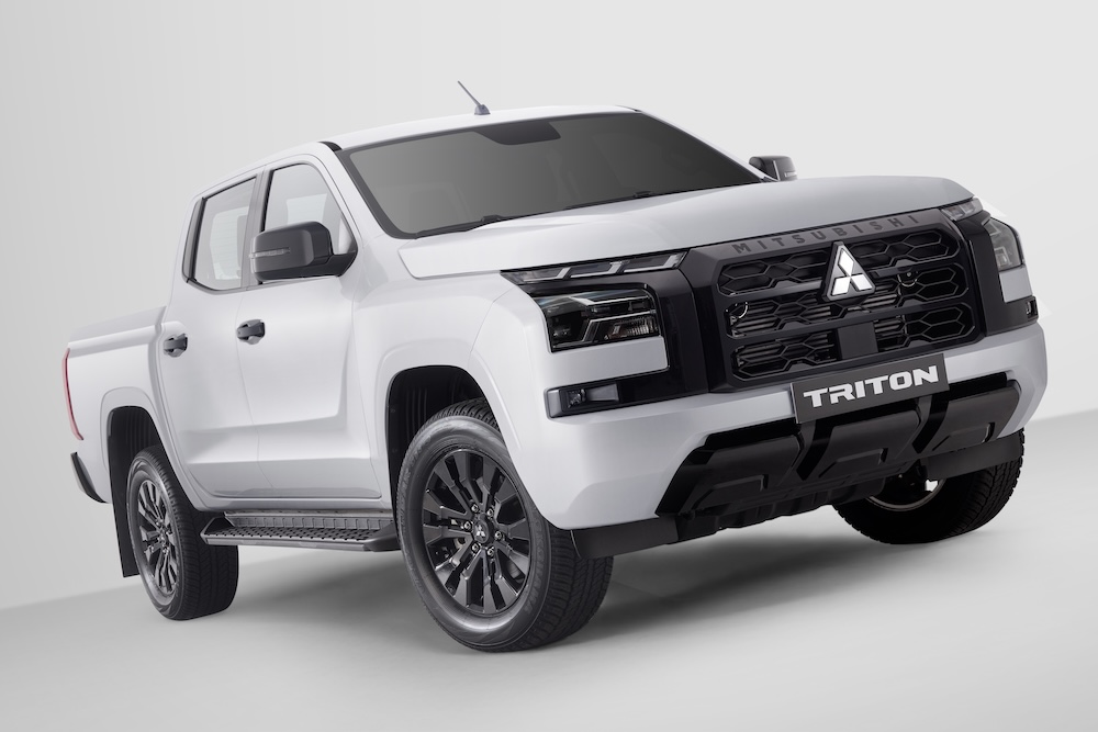 Mitsubishi Triton 4WD Premium ra mắt: