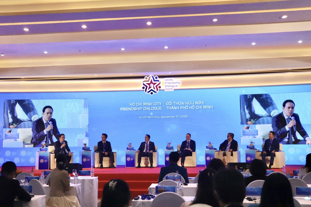 Đại diện TCSG ông Trương Tấn Lộc, Phó Chủ tịch Hiệp hội Logistics và Cảng biển TPHCM ,Chủ tịch HĐTV Công ty TNHH Cảng Quốc tế Tân Cảng – Cái Mép, điều phối phiên thảo luận “Vai trò của chính quyền địa phương trong tăng cường hợp tác cảng và đáp ứng các tiêu chuẩn bền vững thế hệ mới”. Nguồn: Tân Cảng Sài Gòn.