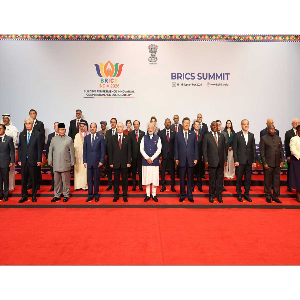 Các nhà lãnh đạo các nước BRICS và đối tác tại hội nghị thượng đỉnh BRICS ở New Delhi, Ấn Độ - Ảnh: ANI.