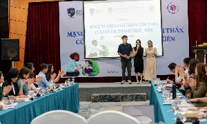 Ba bạn trẻ Hồ Khánh Chi, Cao An Lê và Ngô Quốc Anh, thành viên của nhóm Z&Alpha Initiative, đã thực hiện Dự án thực nghiệm “54 giờ không mạng xã hội”.