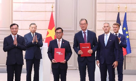 Lễ ký diễn ra tại Điện Élysée, Paris, trước sự chứng kiến của Tổng Bí thư, Chủ tịch nước Tô Lâm và Tổng thống Pháp Emmanuel Macron, cùng lãnh đạo cấp cao và cộng đồng doanh nghiệp hai nước.