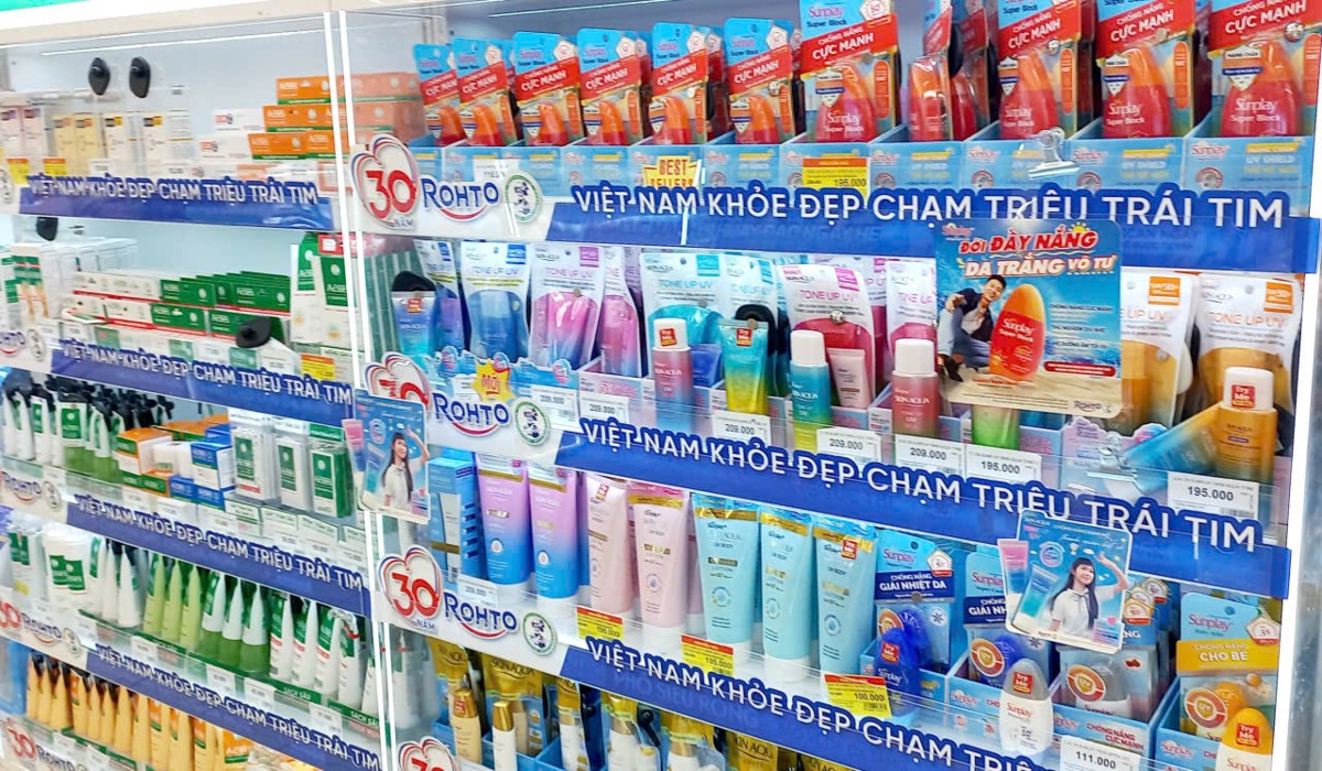 Mỹ phẩm bày bán trên thị trường. Ảnh: Thu Hằng.