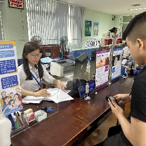 Bảo hiểm thất nghiệp được thiết kế để hỗ trợ người lao động trong thời gian mất việc, đồng thời tạo điều kiện để họ tìm kiếm việc làm. Ảnh: Dũng Hiếu