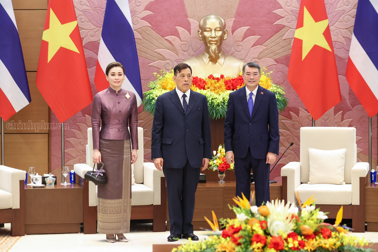 Thủ tướng Chính phủ Lê Minh Hưng hội kiến Nhà Vua Thái Lan Maha Vajiralongkorn Phra Vajiraklaochaoyuhua và Hoàng hậu - Ảnh: chinhphu.vn/Nhật Bắc