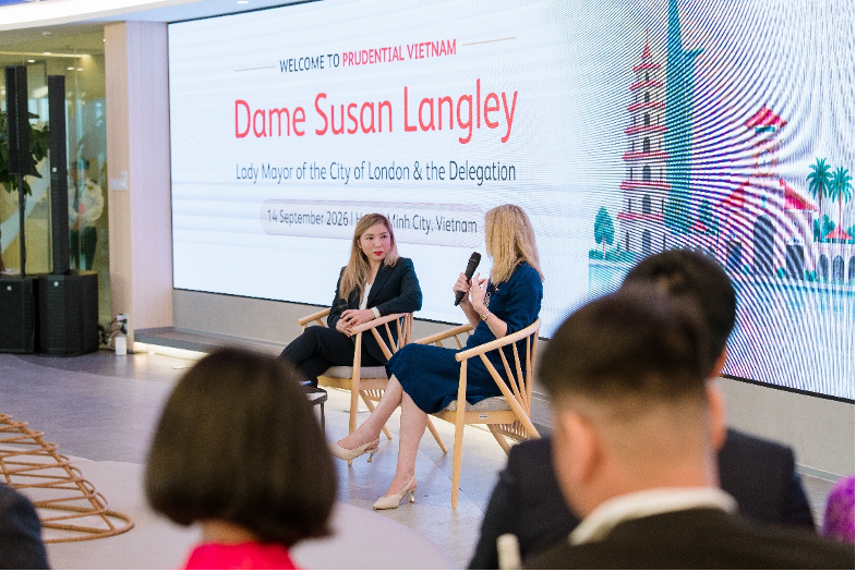 Dame Susan Langley meets with Prudential Vietnam to discuss developments in the financial and insurance markets.