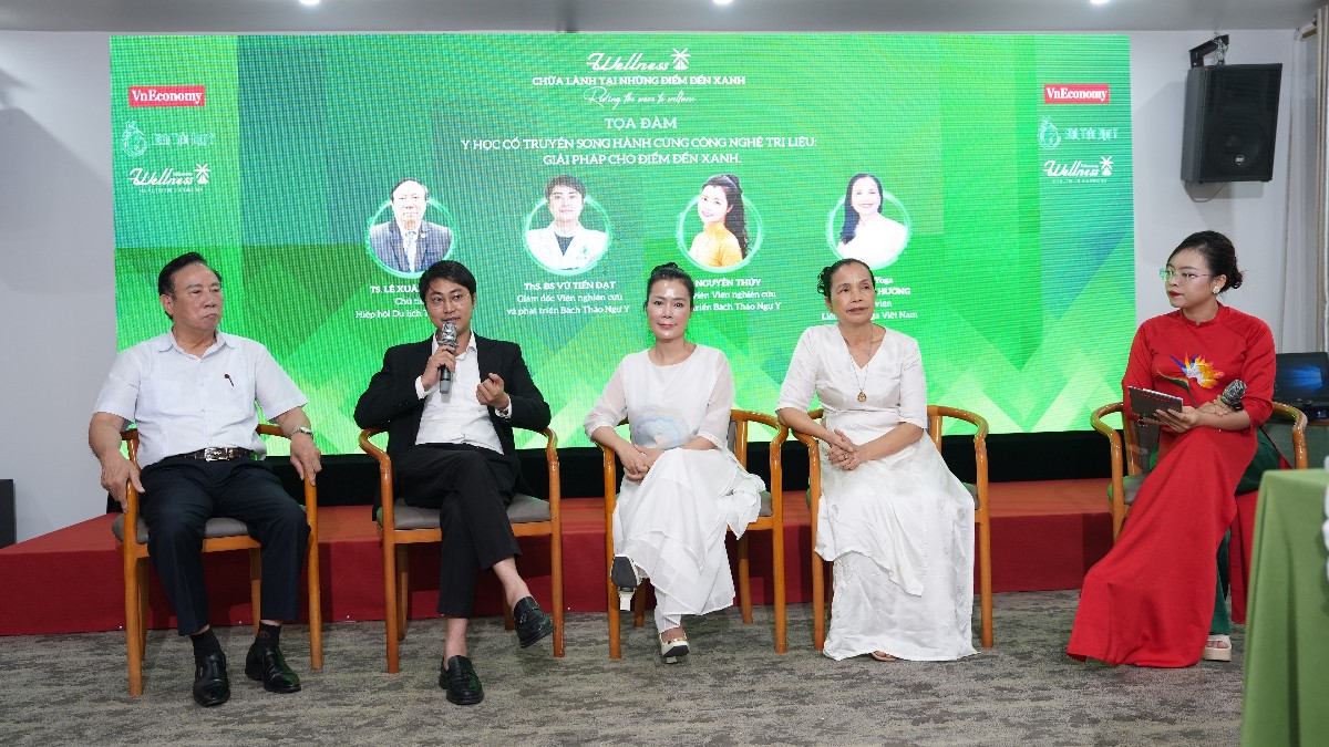 Các đại biểu chia sẻ những góc nhìn về xu hướng chăm sóc sức khỏe kết hợp du lịch.