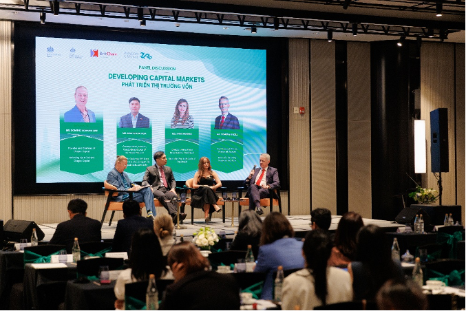 Mr. Conor M. O’Neill, Chief Financial Officer of Prudential Vietnam, speaking at the conference.