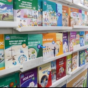 Bộ Giáo dục và Đào tạo đã chỉ đạo Nhà xuất bản Giáo dục Việt Nam tiếp tục điều chuyển, cung ứng bổ sung kịp thời sách giáo khoa... Ảnh minh họa: VGP.