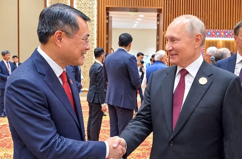 Thủ tướng Lê Minh Hưng gặp Tổng thống Liên bang Nga Vladimir Putin. Ảnh: Bộ Ngoại giao