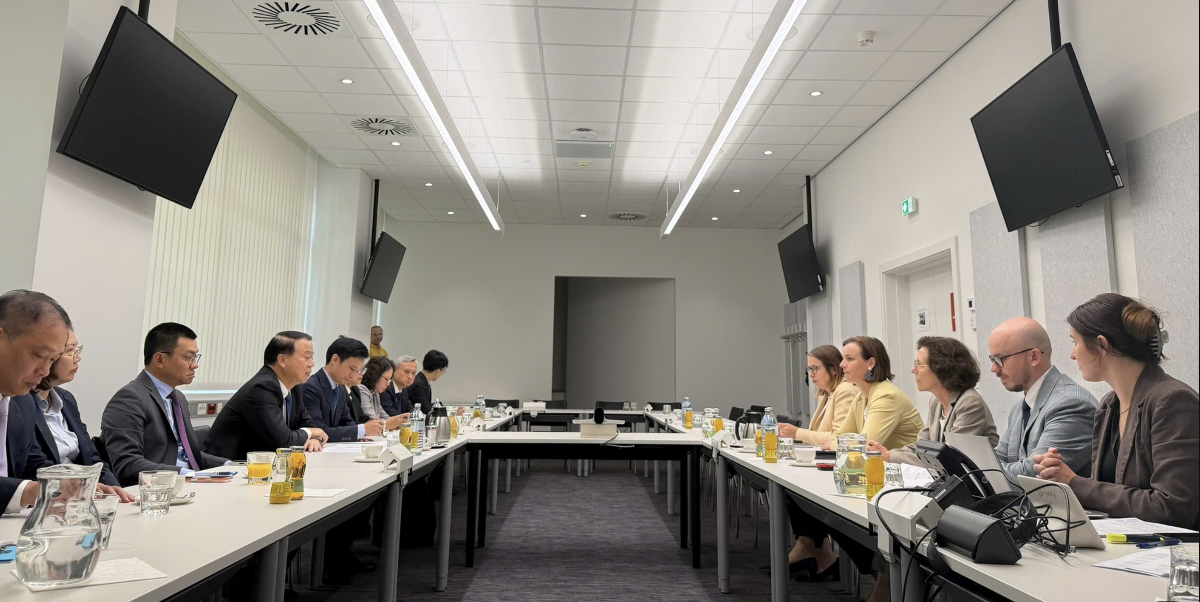 Chiều ngày 15/9/2026 (theo giờ địa phương), tại Vienna, Cộng hòa Áo, Thứ trưởng Bộ Tài chính Nguyễn Đức Chi đã có buổi làm việc với bà Mariana Kühnel, tân Giám đốc điều hành Cơ quan Giám sát Thị trường Tài chính Áo (FMA).