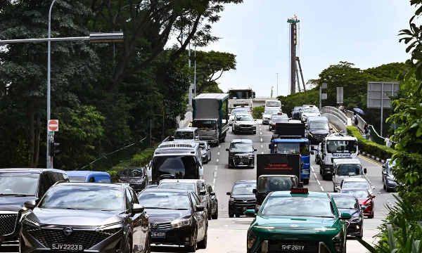Người Singapore phải trả phí đắt đỏ để có quyền mua ô tô