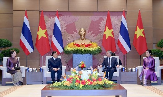 Party General Secretary and State President To Lam and his spouse and King of Thailand Maha Vajiralongkorn Phra Vajiraklaochaoyuhua and Queen of Thailand at the talks on September 15. (Photo: Nhan Dan)