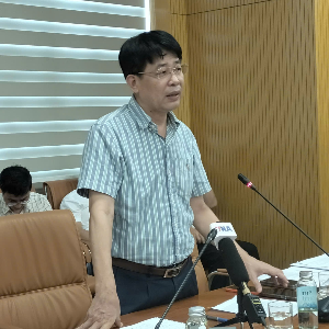 Ông Mai Văn Phấn, Phó Cục trưởng Cục Quản lý đất đai chia sẻ thông tin về triển khai giấy chứng nhận điện tử. Ảnh: Nhĩ Anh