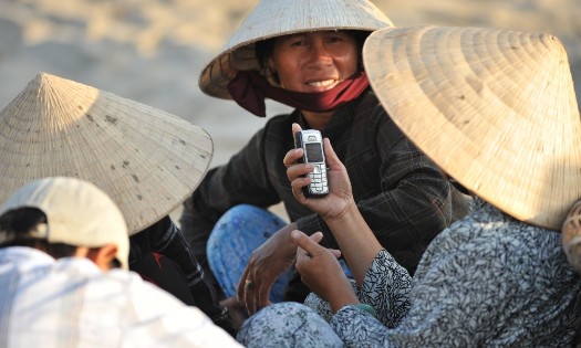 In the past, 2G phones primarily met basic needs such as voice calls and text messaging. (Illustrative photo from VnEconomy)