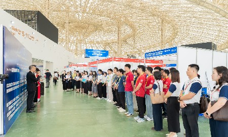 Sinh viên Việt Nam tranh tài tại cuộc thi Khuôn mẫu Việt Nam 2026