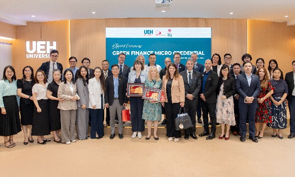 Nhân lực cho tài chính xanh: Đại học UEH và City St Georges của Anh trao đổi định hướng hợp tác đào tạo