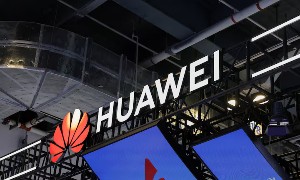 Logo của Huawei tại Hội nghị Trí tuệ Nhân tạo Thế giới (WAIC) ở Thượng Hải, Trung Quốc, ngày 17 tháng 7 năm 2026. Ảnh: Reuters