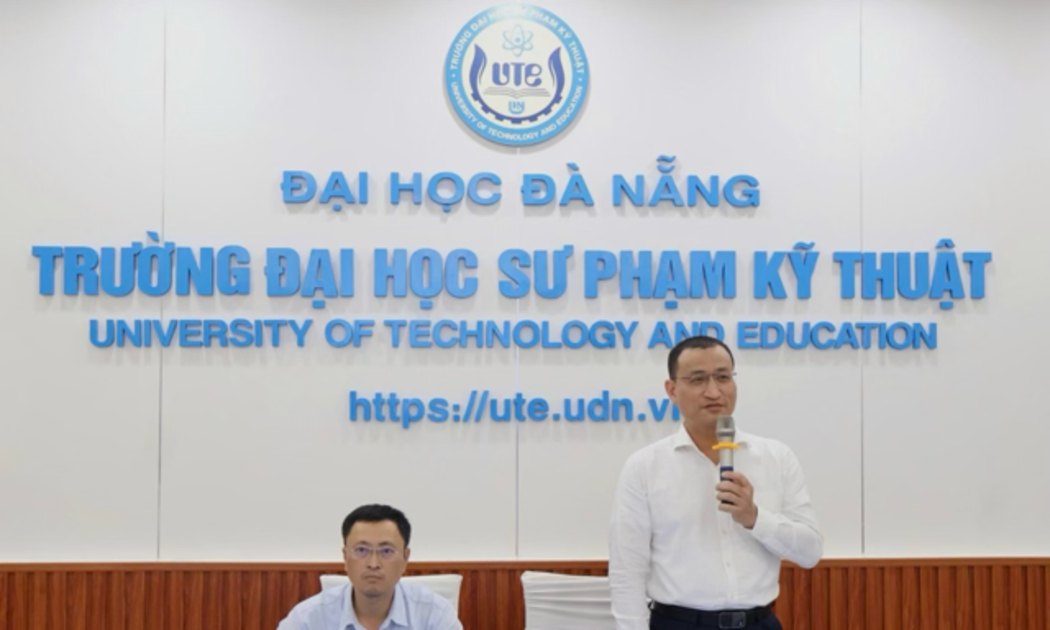 Lãnh đạo Trung tâm Hỗ trợ khởi nghiệp đổi mới sáng tạo Đà Nẵng phối hợp với Trường Đại học Sư phạm Kỹ thuật, đồng chủ trì hội thảo. Ảnh TT Hỗ trợ KNĐMST Đà Nẵng.