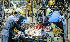Ảnh minh hoạ: Hướng tới mục tiêu năm 2030, ngành sản xuất Việt Nam cần sớm xây dựng những nền tảng thiết thực như năng lượng sạch, hạ tầng số chung, sự liên kết giữa các doanh nghiệp